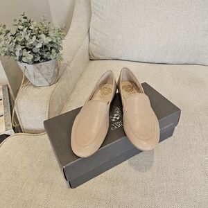 Brand new Vince Camuto leather flats 5.5M 35.5
